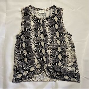 dee elly Round-neck Sleeveless Snake Skin Print Blouse Top